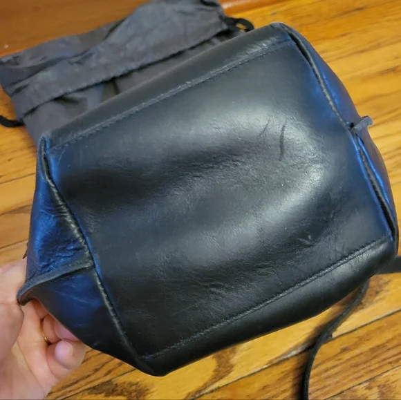 As Is MO851 Canadian Black Leather Bucket Style Crossbody Bag - Picture 7 of 12